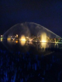 黃，吳，邊，井。