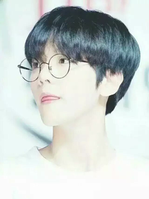 边伯贤宠着安希妍