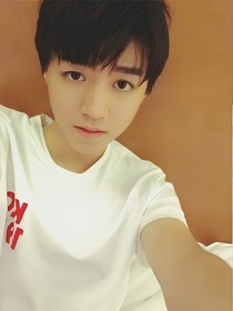与王俊凯同桌