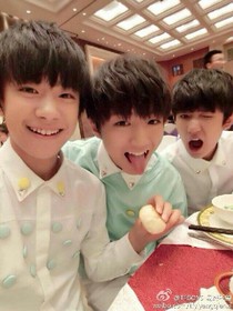 TFBoys之四個(gè)瘋丫頭