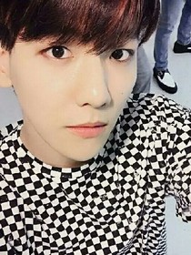 EXO之撲倒邊伯賢