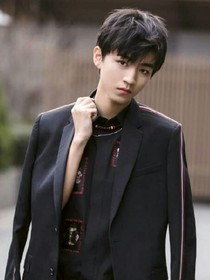 霸道總裁:王俊愷的小小嬌妻