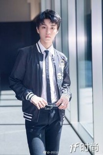 王俊凯之樱花树下的约定。