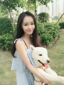 神秘少女帶我去另一個世界。