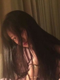 苦涩的低头。