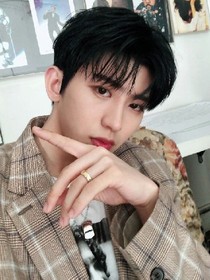 蔡徐坤.乖乖來(lái)老公懷里吧