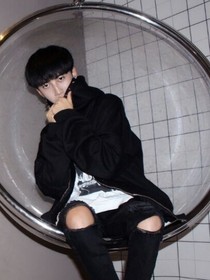 微雨下的小妖精