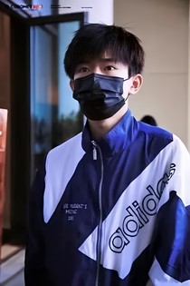 易烊千玺你打的过我吗