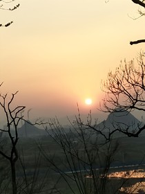 只是路不同