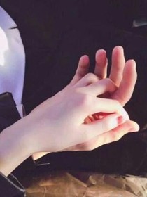 手牵手我们一起走