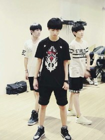 TFBOYS之少女宗师冰颜千金