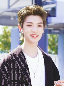 黄明昊:你再敢动我的女人试试