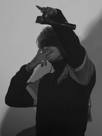 闵玧其：左手