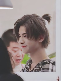 是二月的黄明昊
