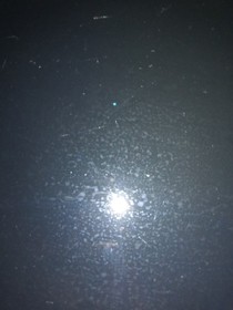 三月的她