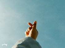 月亮，不孤單。