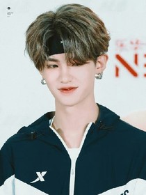 黄明昊.藕断丝连