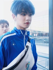 黄明昊：无人像他