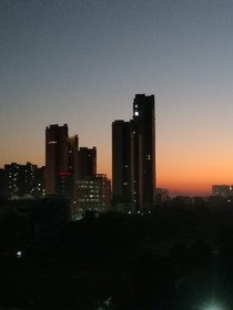源來(lái)是你，下雨天小心路滑