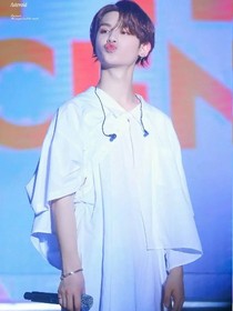 黄明昊：情梅难宠_d121