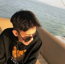 網(wǎng)戀對(duì)象是霸道總裁