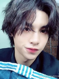 黄明昊:梨涡小姐我来了