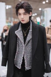 黄明昊.不谈后悔