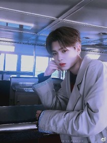黄明昊：媳妇别生气_d283_d772