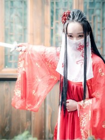 浴血?dú)堫?白癡三小姐