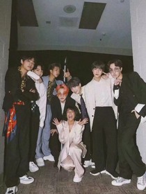 防弹.black.bts
