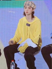 黃明昊.此間少年
