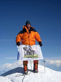 谁第一个登上了珠穆朗玛峰