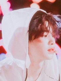 黄明昊.你的眼里有星辰