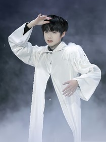 朱志鑫:白衣