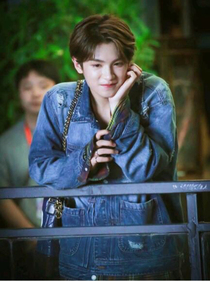 黄明昊：人间皎皎月