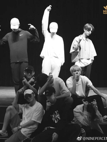 NPC：捡个男团当老公-d217