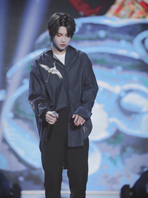 黄明昊，卖身契约