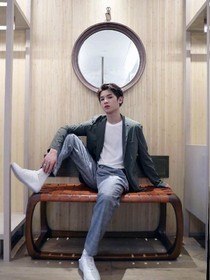 黄明昊:跨越时空的恋情