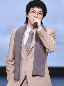 华晨宇生当复来归，死当长相思。