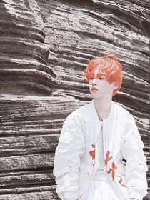 黄明昊.恰似爱情真如意
