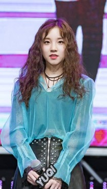 何洛洛網(wǎng)紅小女友