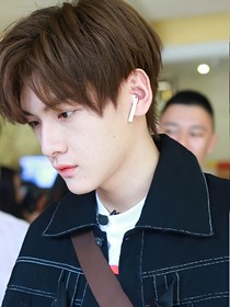 翟潇闻：依旧