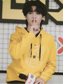 黄明昊:恋爱有点甜