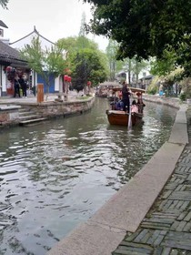 在远方，陌生人