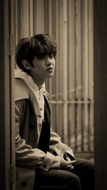 黄明昊：小龙丫头钻被窝