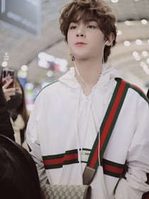 黃明昊:星河滾燙你是人間理想