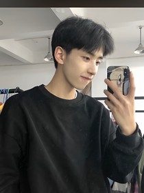 校园中的恋情以及故事。