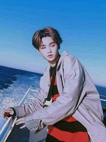 黄明昊：青梅竹马的爱情
