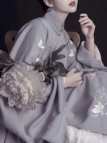 嫡女驚華，廢材四小姐