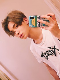 黄明昊：物是人非